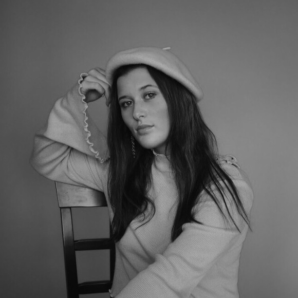 Meet your Posher, Sedona - Picture 1 of 1